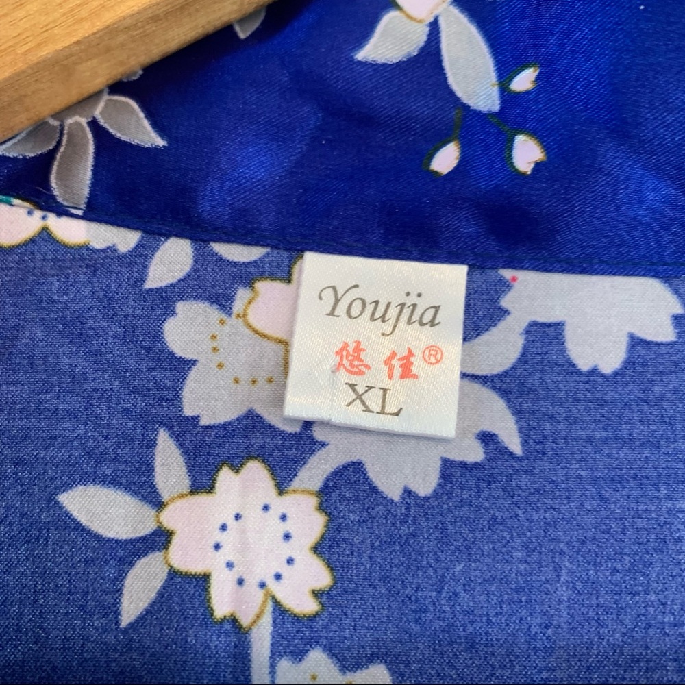Patterned Peacock Robe & Camisole Set - Picture 10 of 16